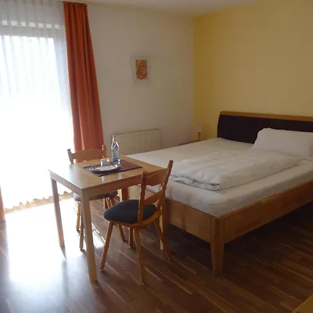 Gaestehaus Regina Homestay szállás *