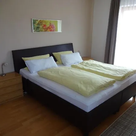 Проживание в семье Gaestehaus Regina